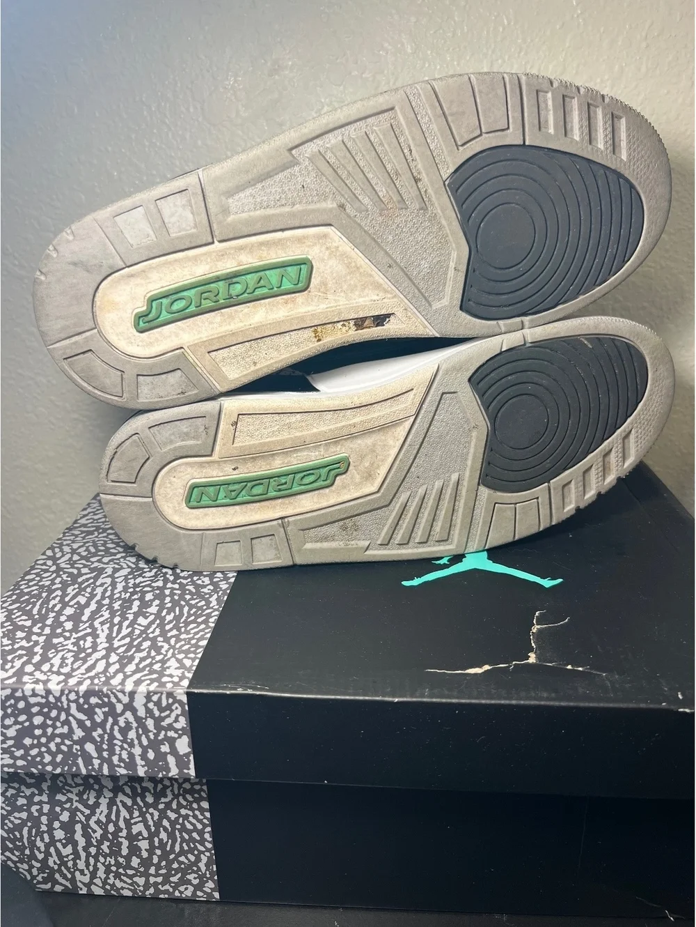 Air Jordan 3 Retro 'Green Glow'